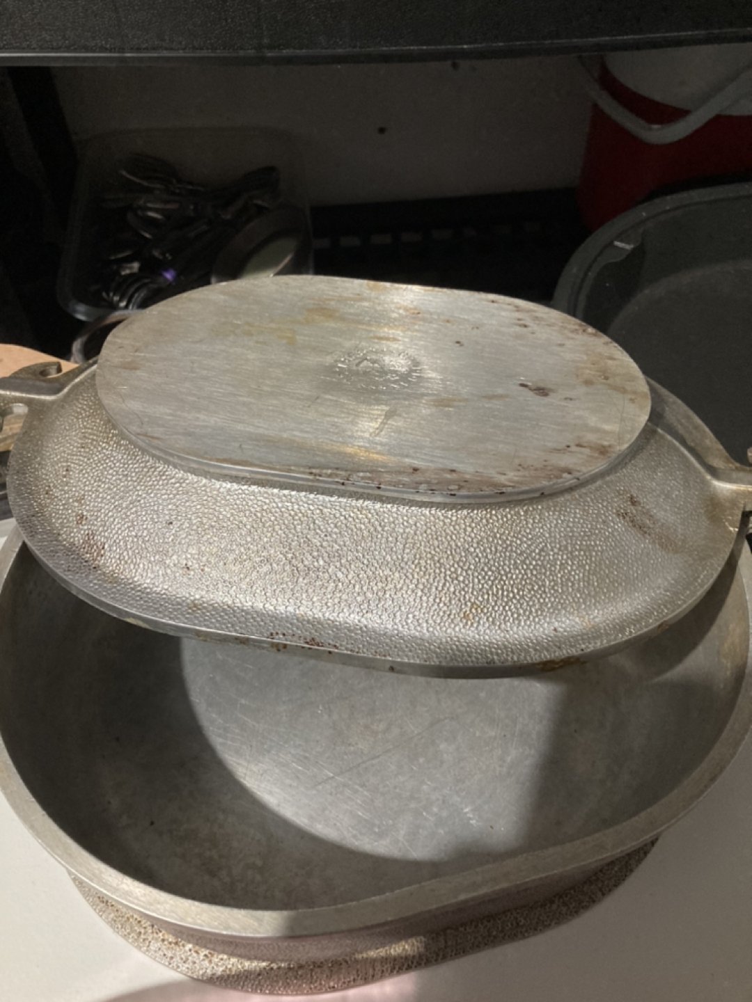 Cast iron large pot with lid - photo 2
