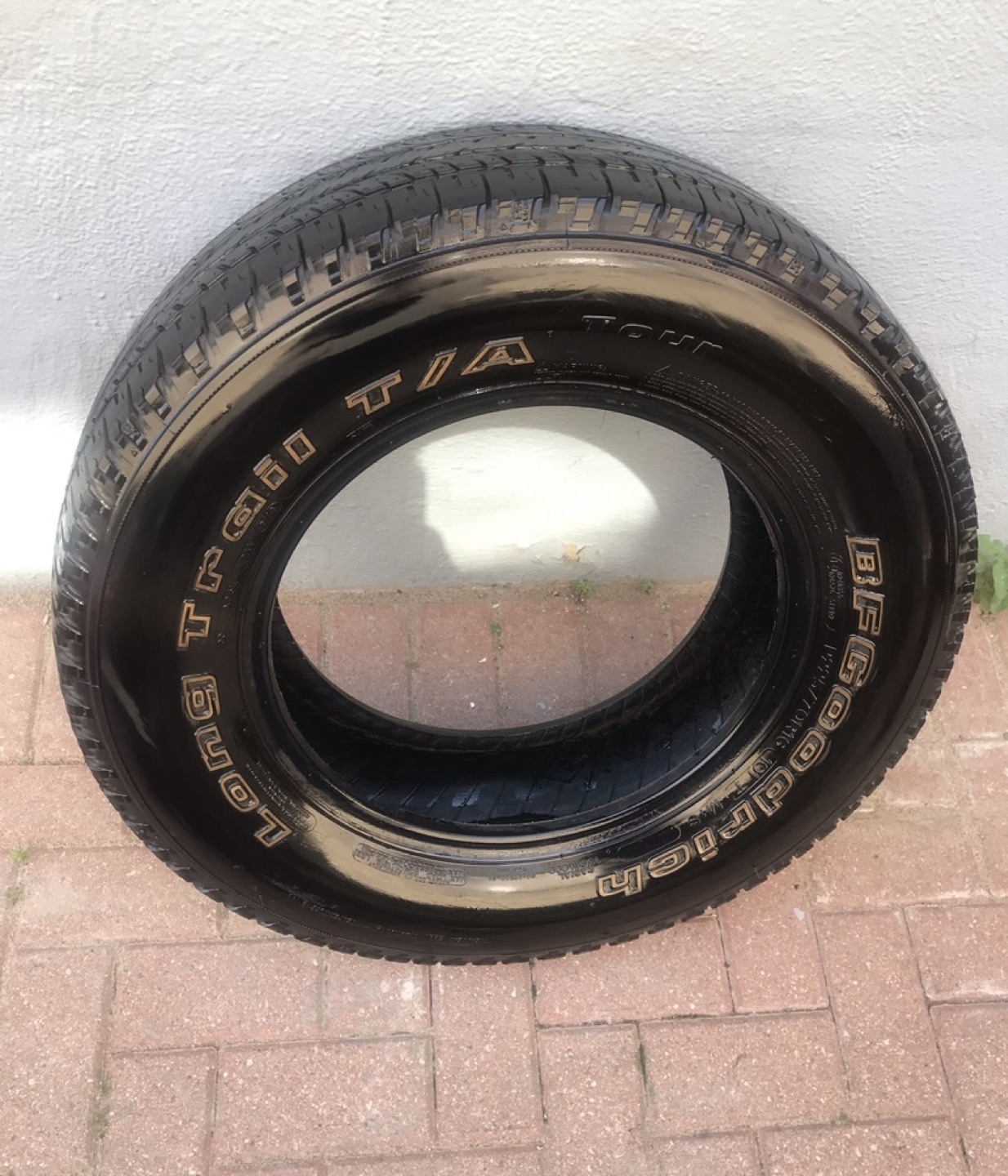 4 All-season Tires + 1 Free Spare Tire image indicator(4)