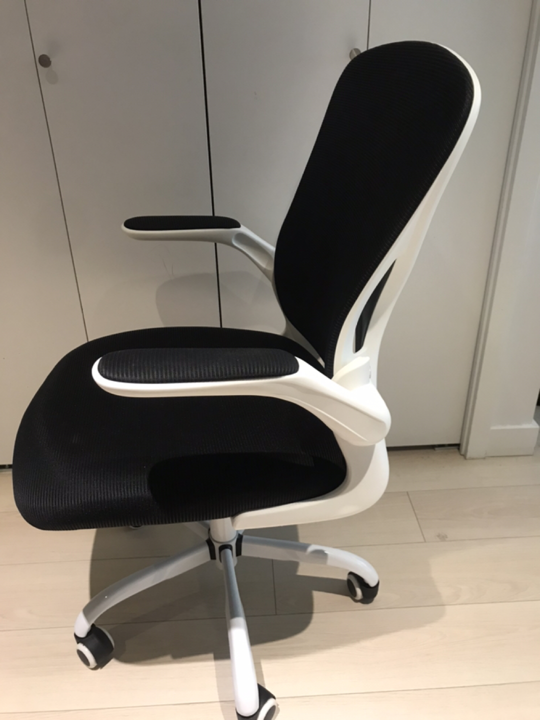 Black & white office chair - photo 2