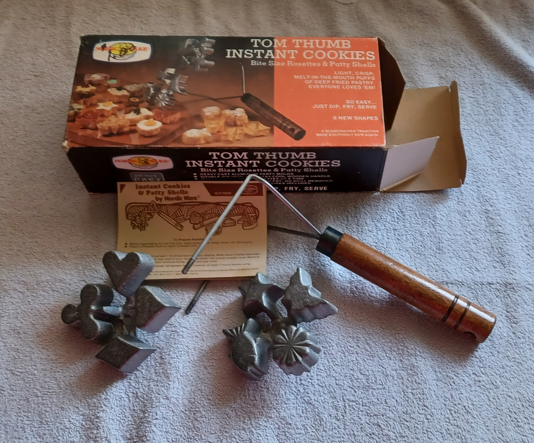 Vintage Nordicware Tom Thumb rosette 3
