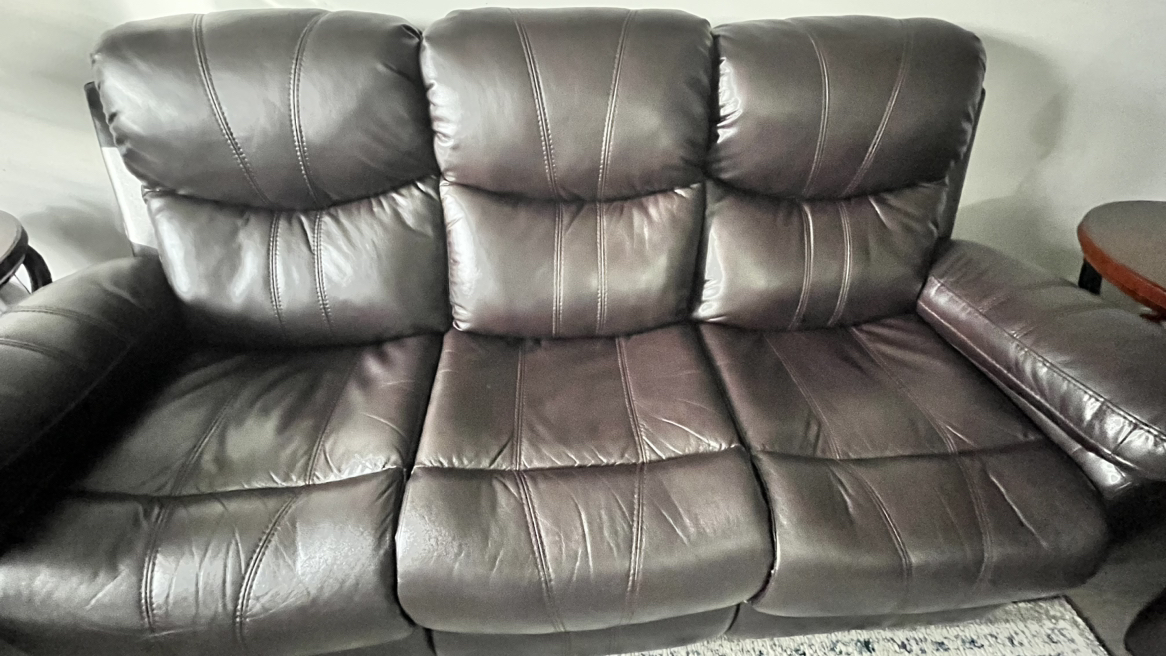 Beautiful recliner sofa set for sale - photo 2