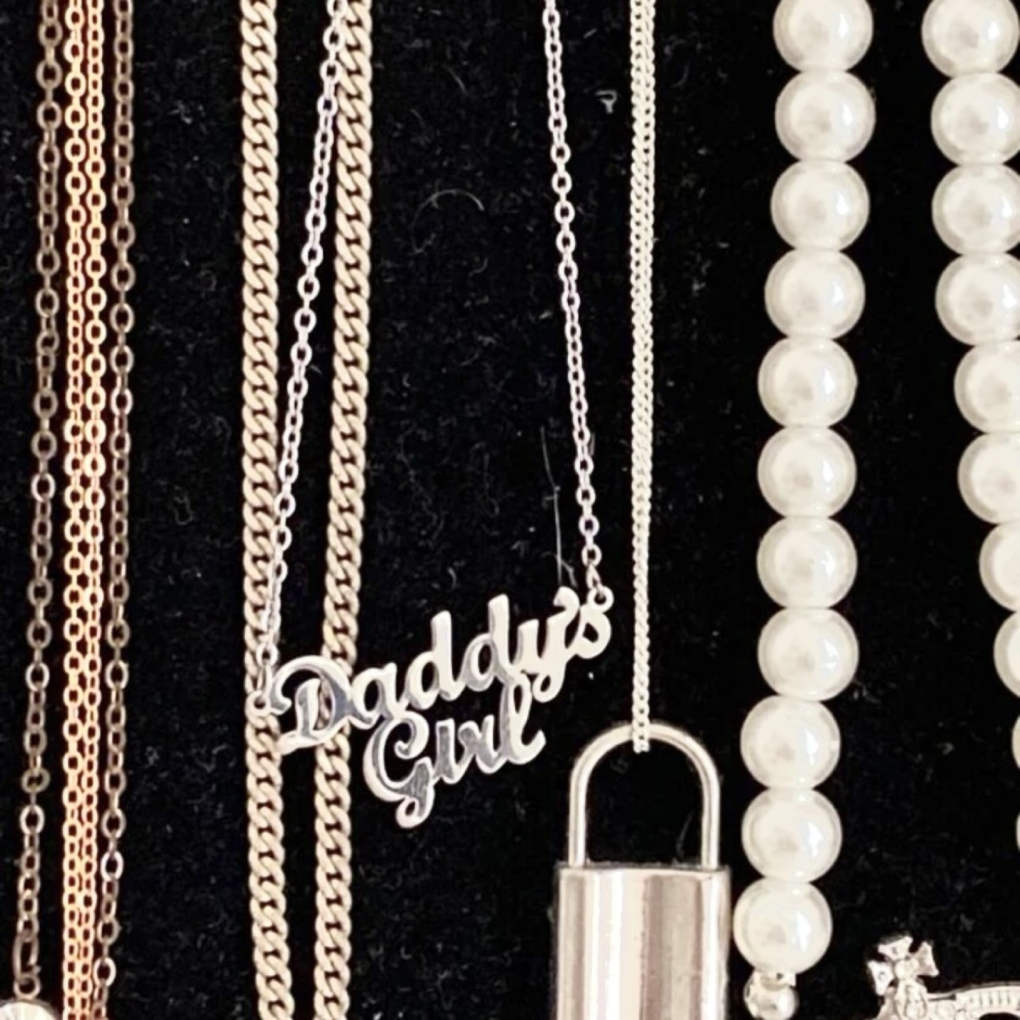 Silver necklace thumbnail