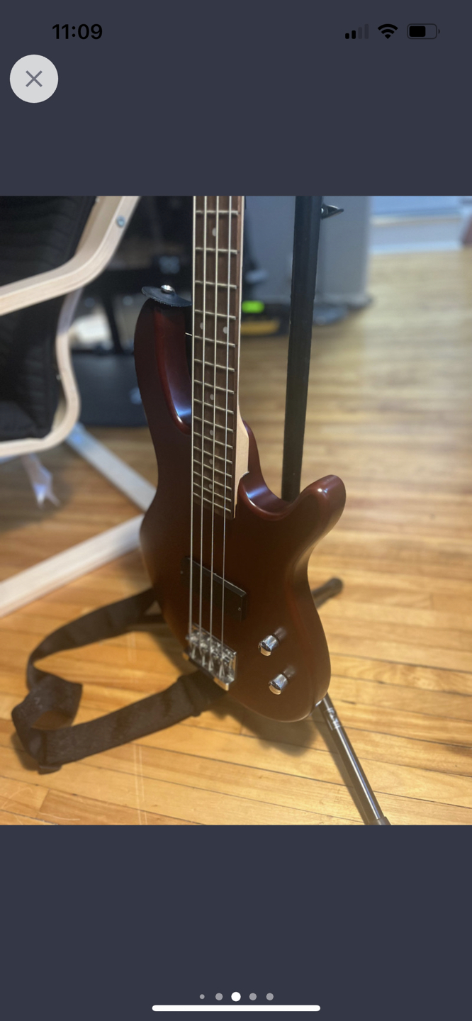 Cort Action bass jr and ampeg amp+zoom pedal - photo 2