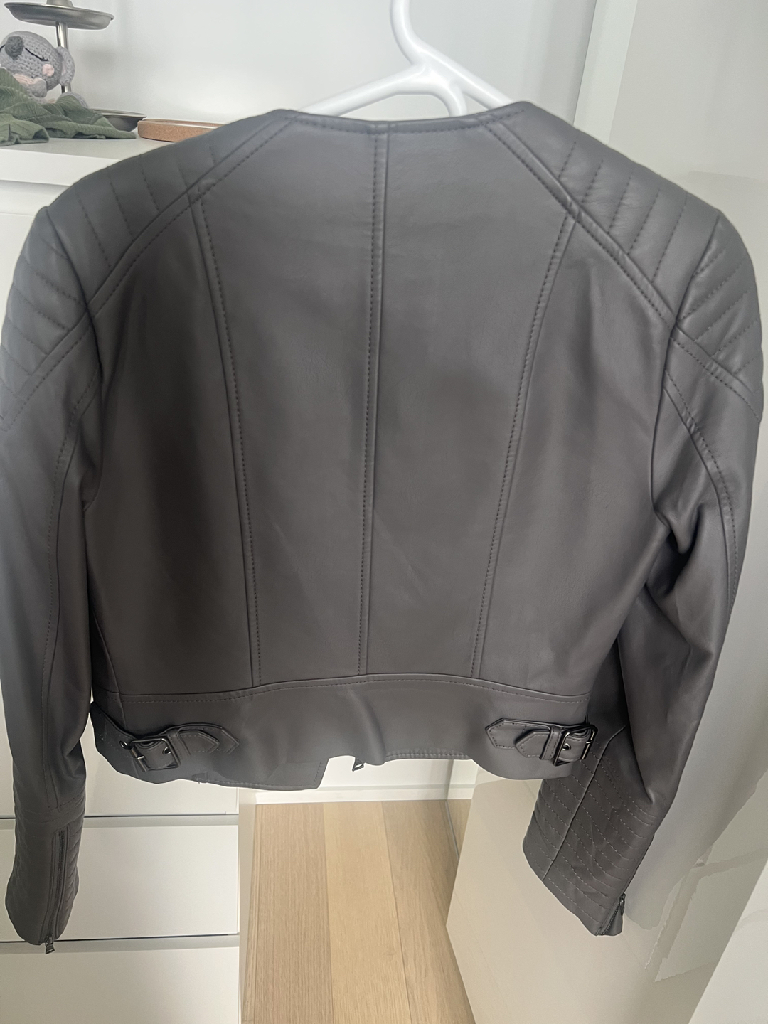 BCBG grey leather jacket - photo 4
