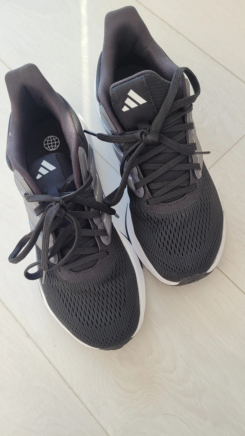 Adidas shoes 7.5 thumbnail