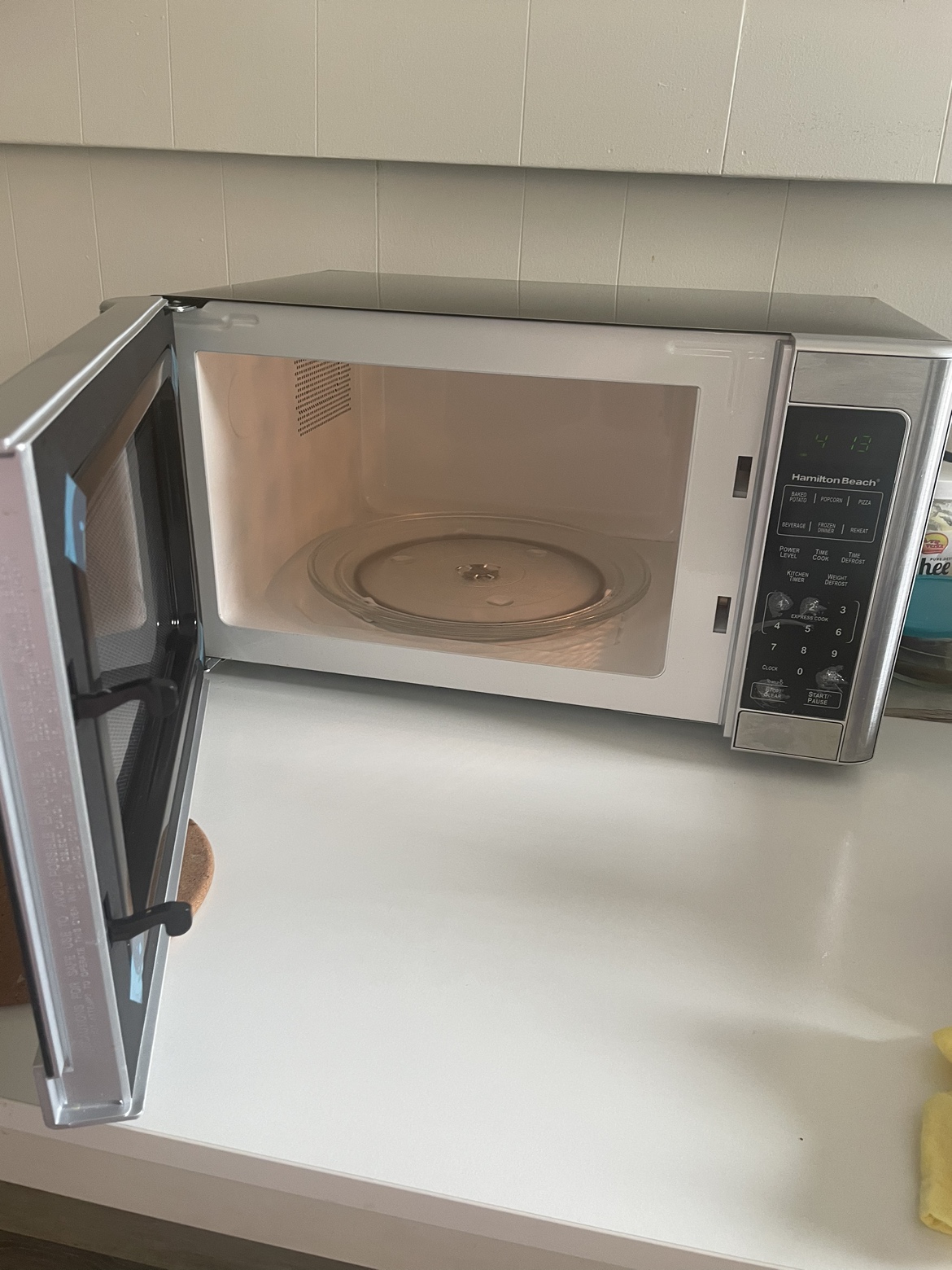 Hamilton Beach Microwave - photo 2