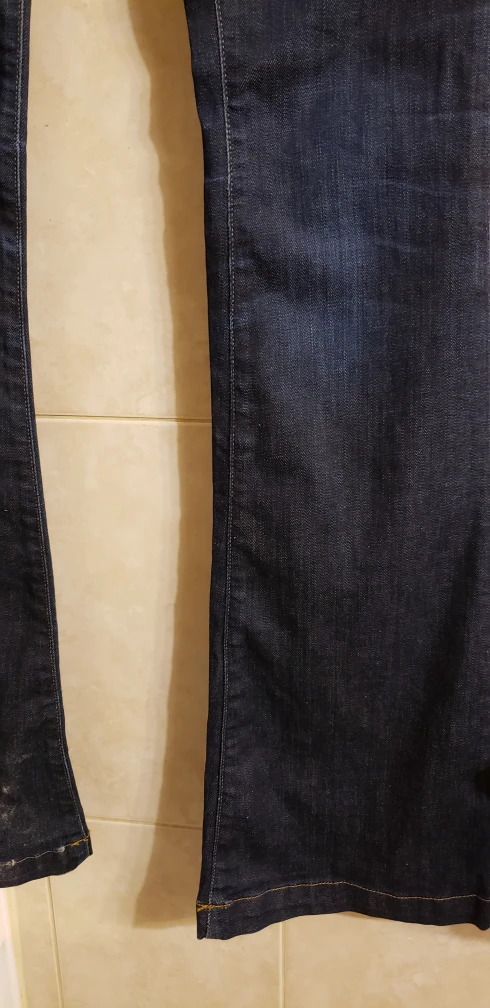 jean size 25, never worn