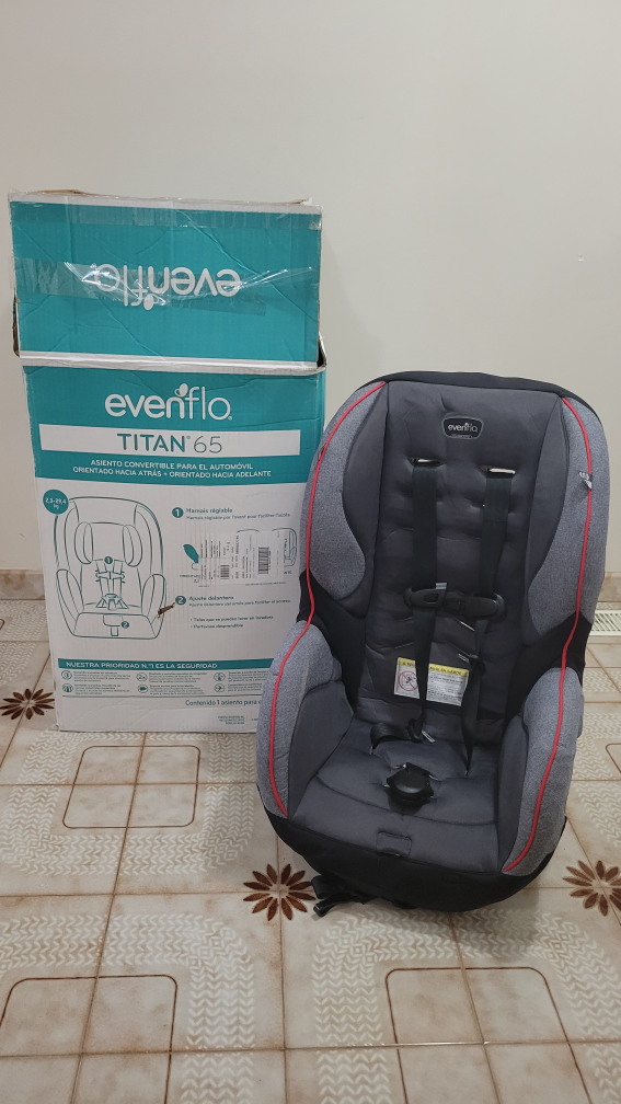 Rear/Forward Facing Car Seat - 5-65lbs - never used