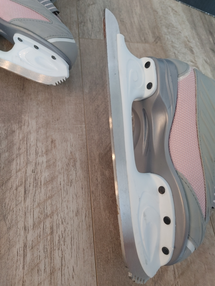 Kids skate size 13 - 1 image indicator(2)