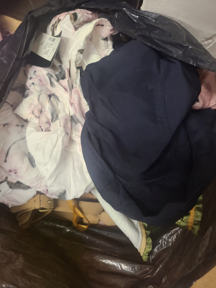 #freecycle woman clothes thumbnail