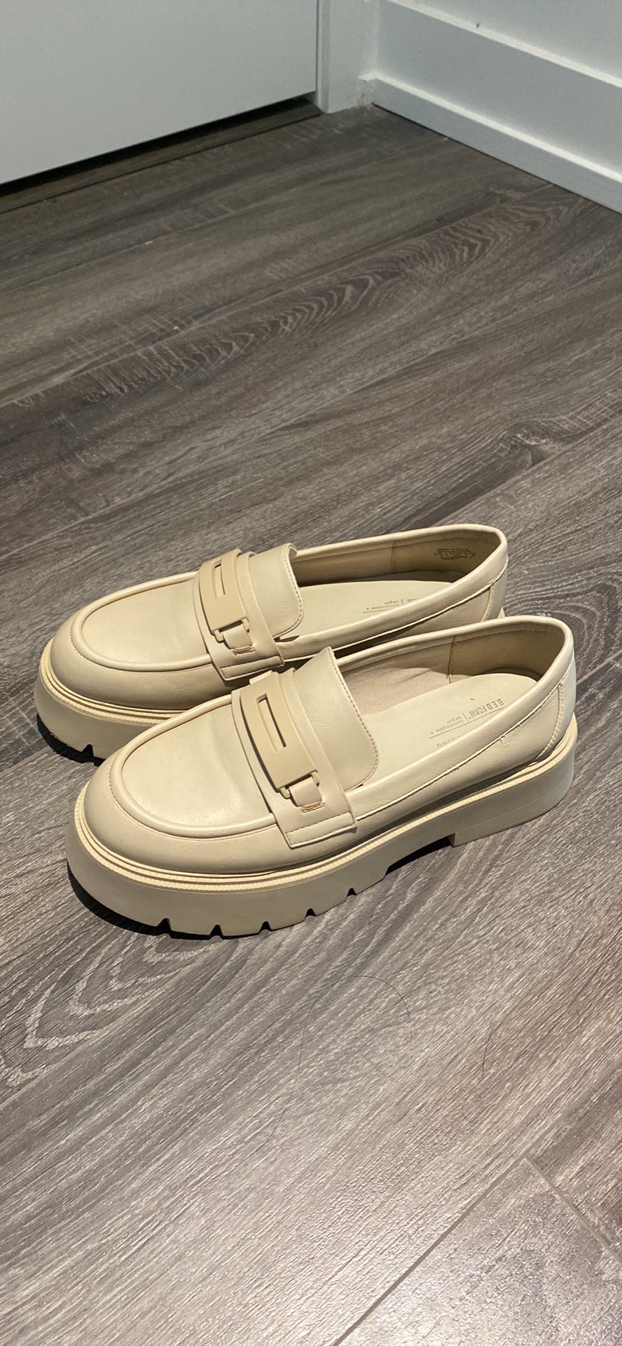 Beige loafer thumbnail
