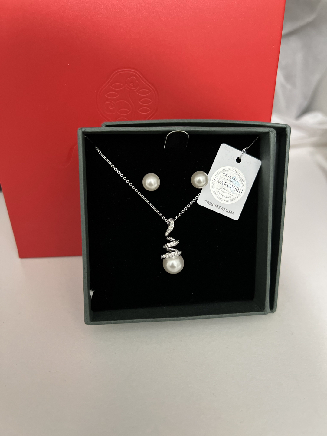Swarovski’s necklace and earring set with pearls