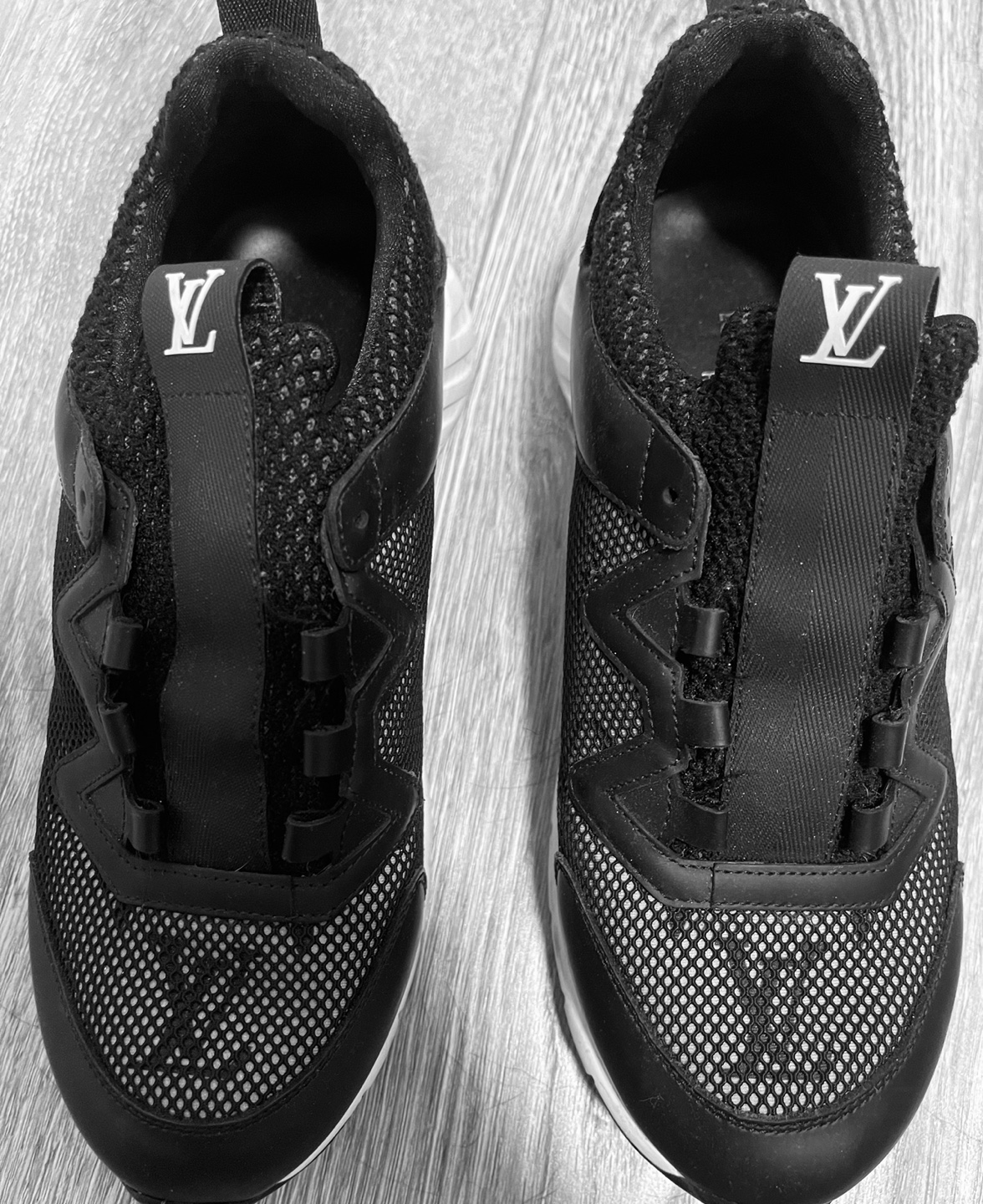 Louis Vuitton Sneakers thumbnail