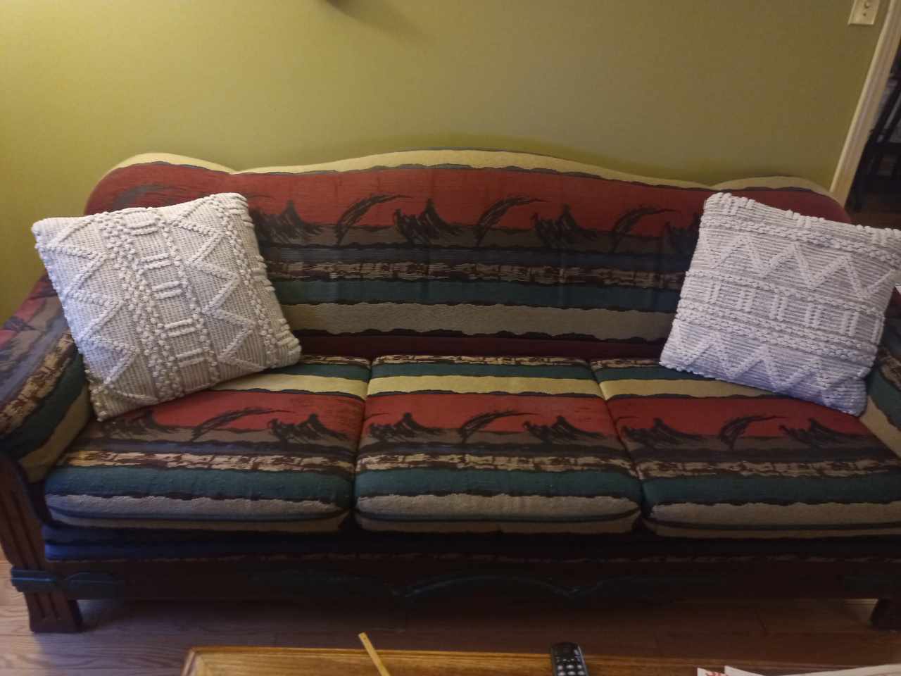 FREE Full Living Room Set - 2 Sofas (2 + 3 seat) & Coffee Table
