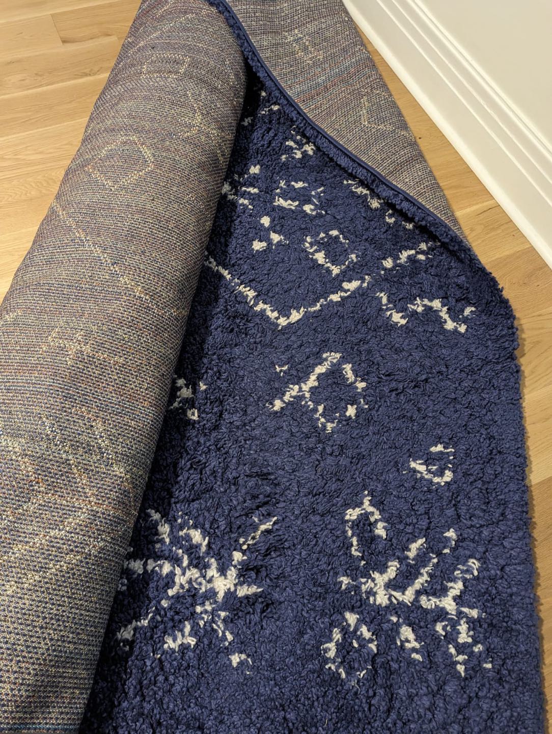 FREE large carpet (doesn’t fit in our new place) thumbnail