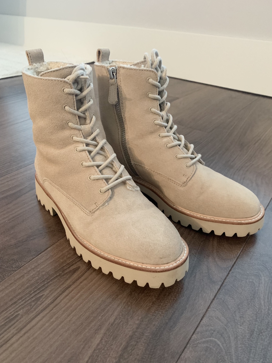 Banana Republic Leather ankle boots size 5.5 thumbnail