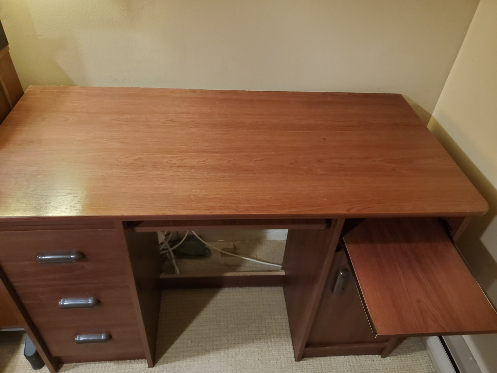 Office desk with keyboard/side table. Hutch is available  - photo 3