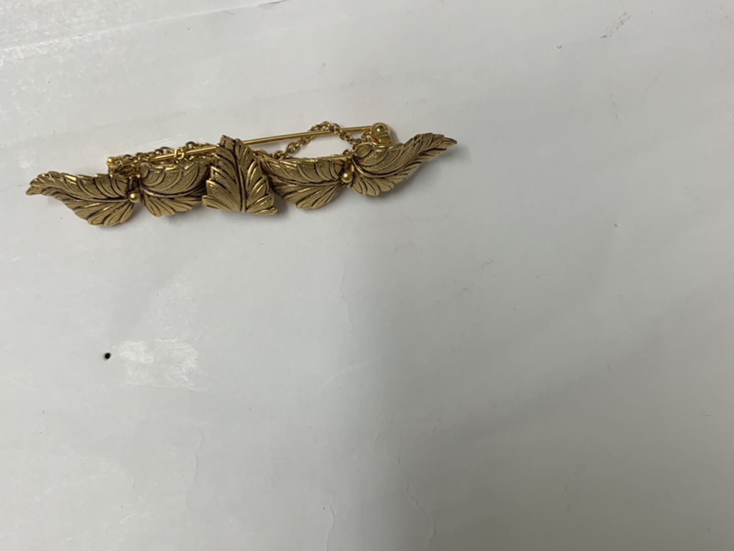 Brooch thumbnail