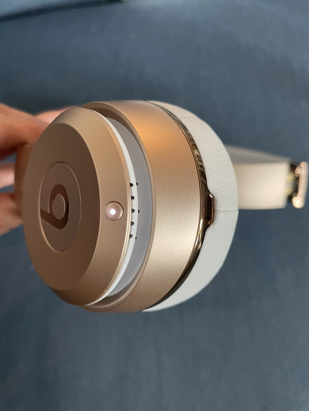 Beats Solo³ On-Ear Wireless Headphones-Gold image indicator(7)