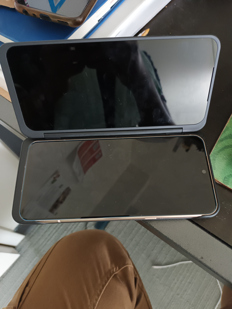LG v60 Phone + dualscreen case image indicator(3)