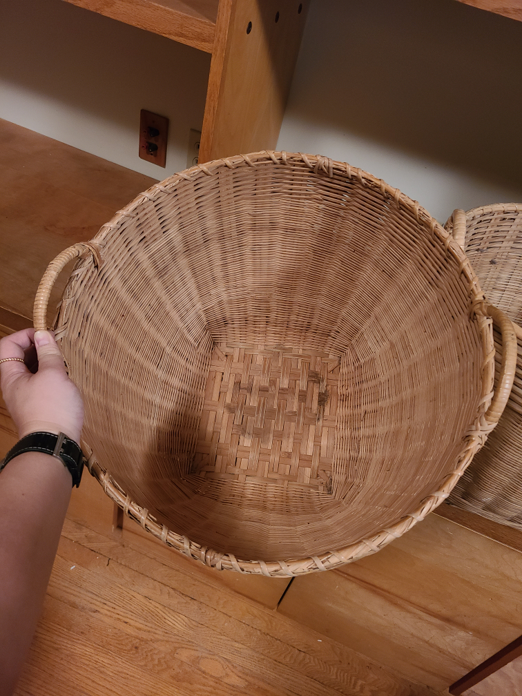 4 vintage wicker baskets image indicator(2)