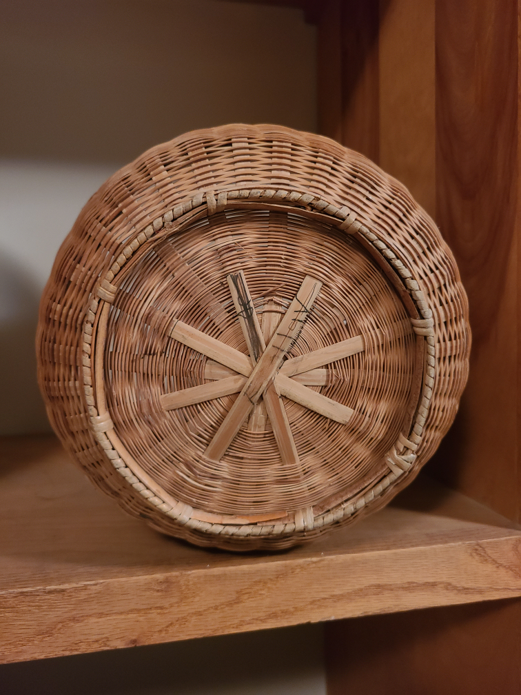 4 vintage wicker baskets image indicator(7)