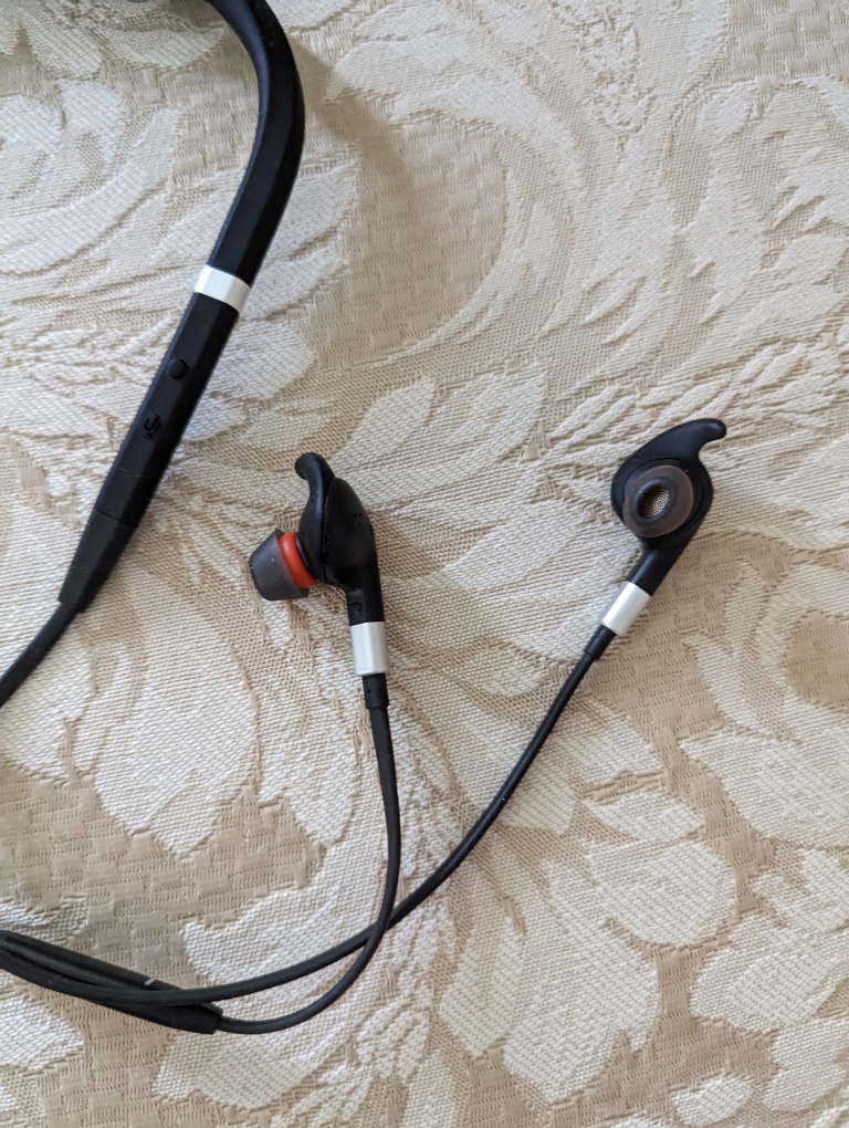 Jabra Evolve 75e Wireless Bluetooth in-Earphones - Black image indicator(3)