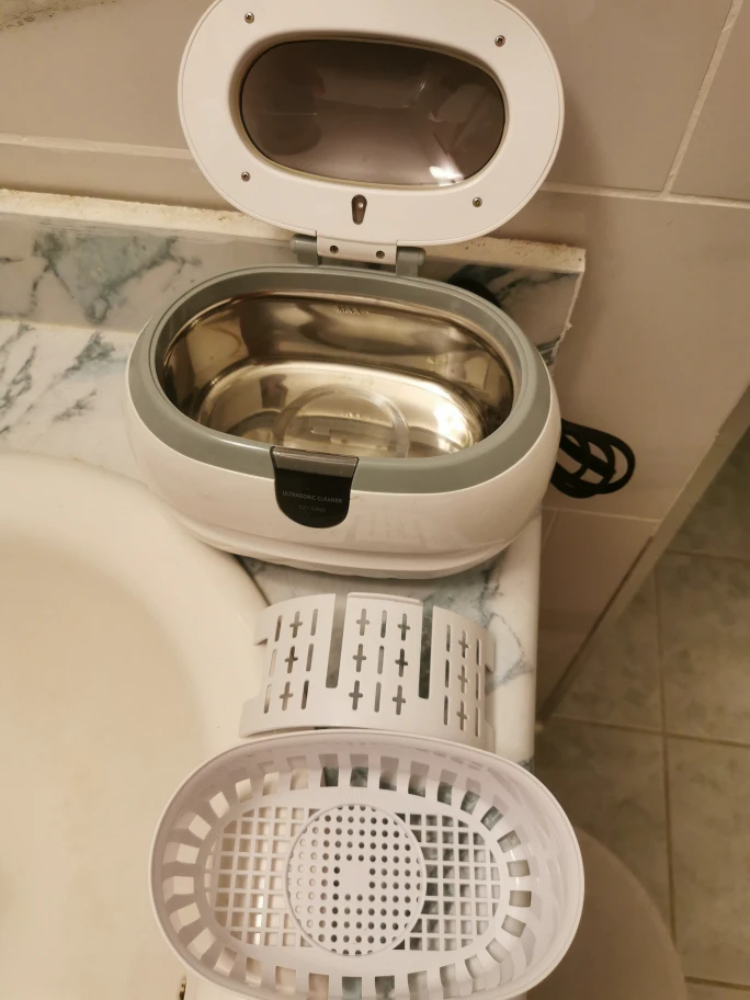 Ultrasonic cleaner - photo 2