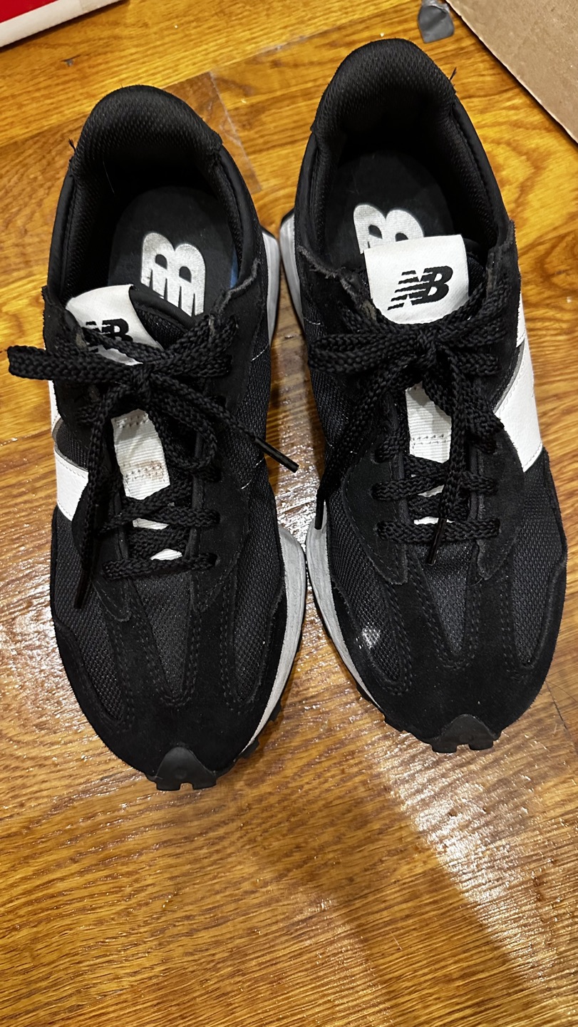 New Balance 327 womens size 7 (US)