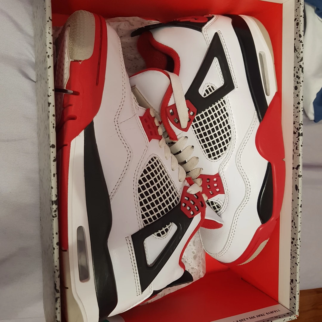 Jordan 4s - Fire Red - photo 2