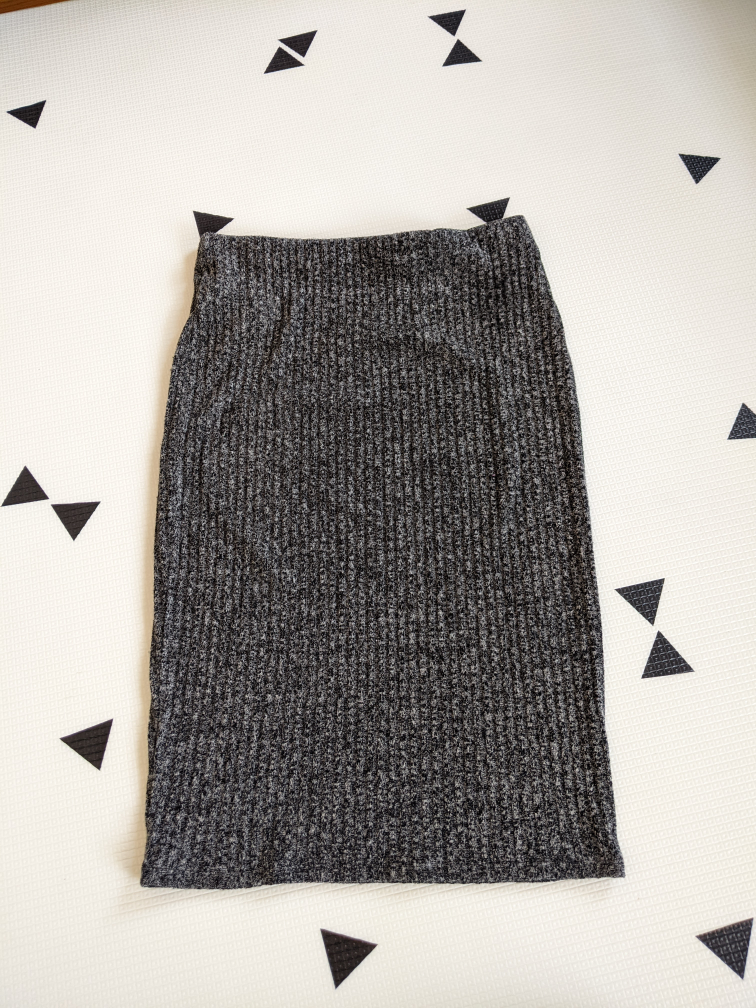 Brand New Forever 21 Grey Knit Salt n' Pepper Midi Skirt image indicator(3)
