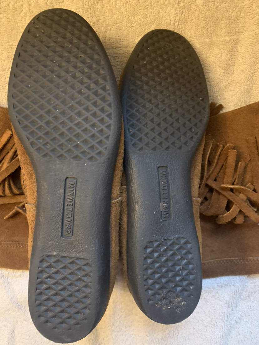 Minnetonka women’s fringe moccasin boots image indicator(2)