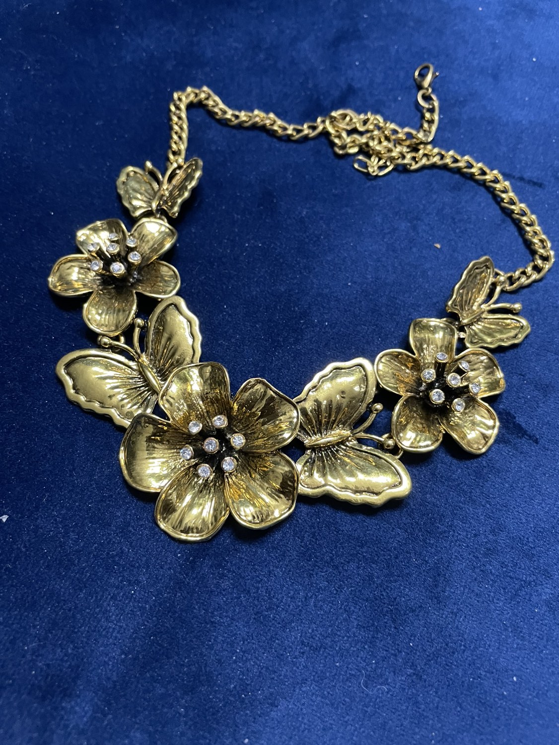 Brand new necklace