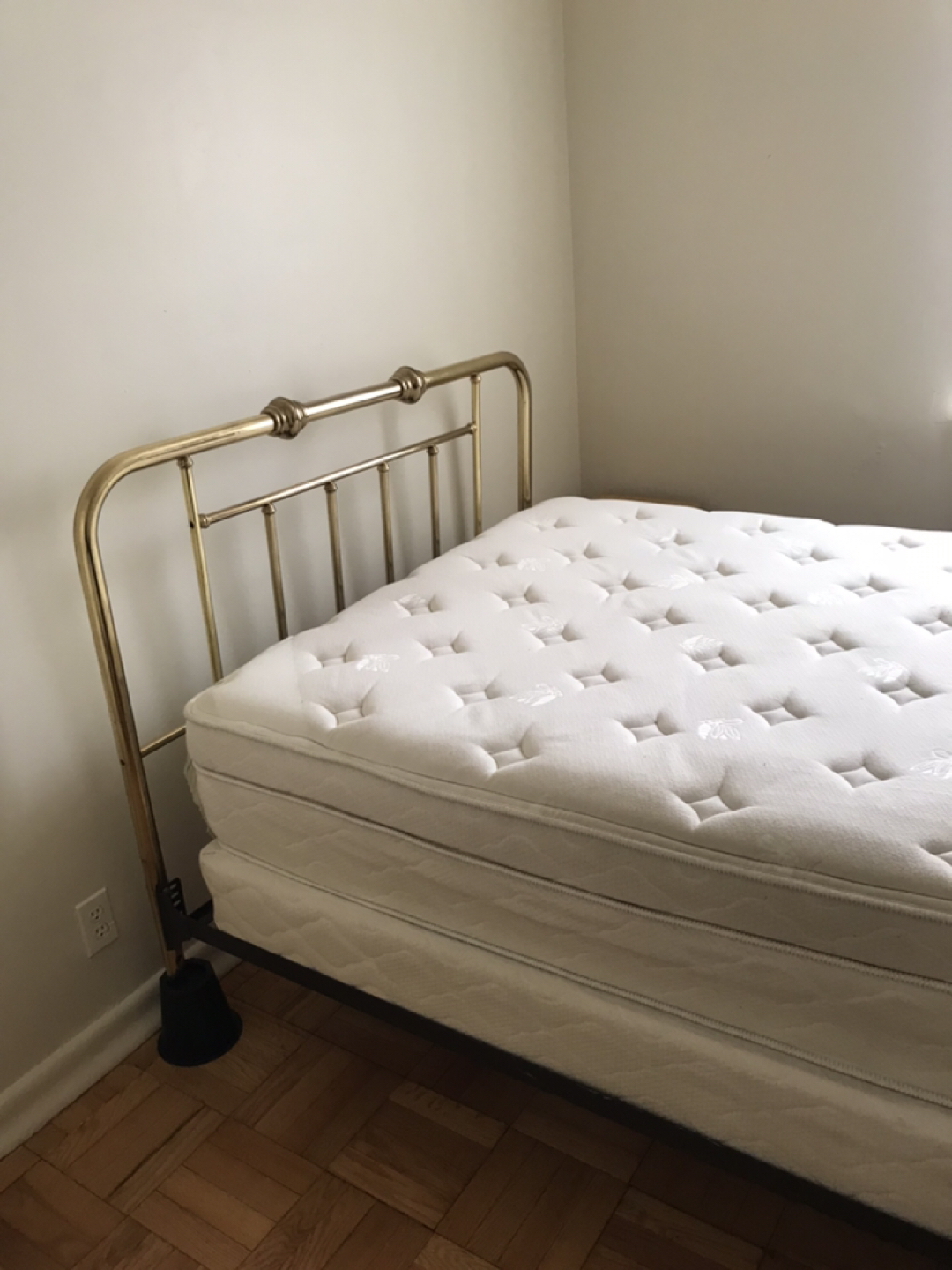 Bed with mattress $150 - photo 2