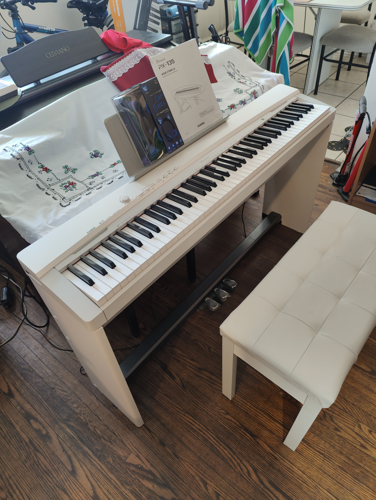 Casio Privia PX-135, digital piano 88 weighted keys | Karrot