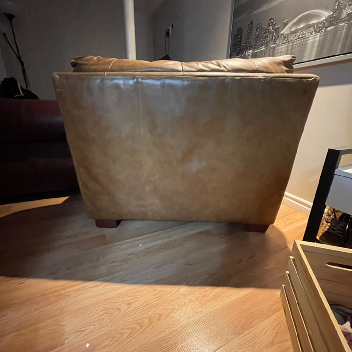 Brown leather armchair image indicator(2)