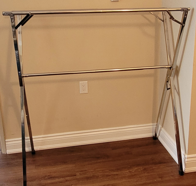 lndoor Clothes Drying Rack thumbnail