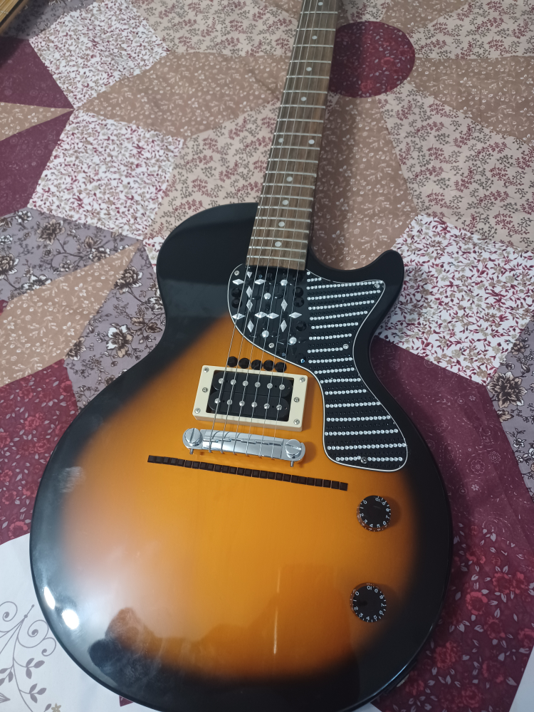 Electric Guitar - photo 2