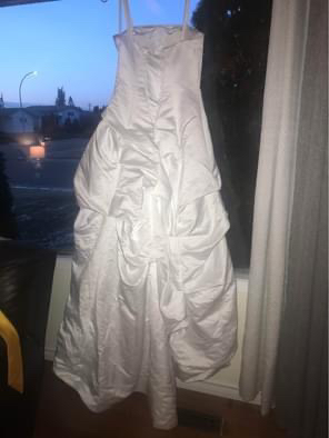 2009 Alfred Angelo wedding dress - photo 3