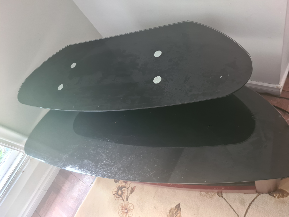 Glass Top TV table in good Condition image indicator(2)
