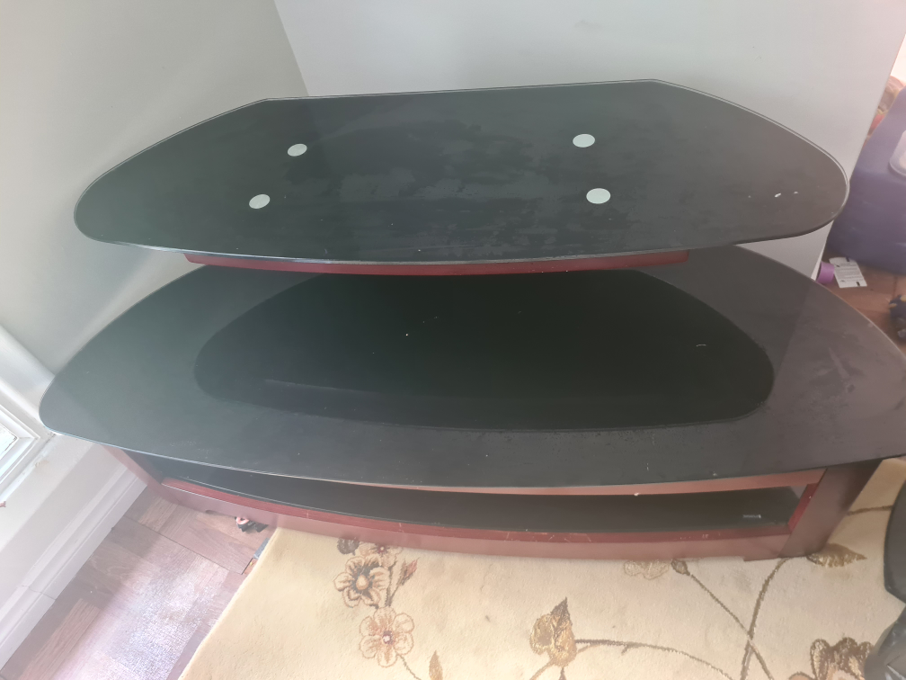 Glass Top TV table in good Condition image indicator(4)