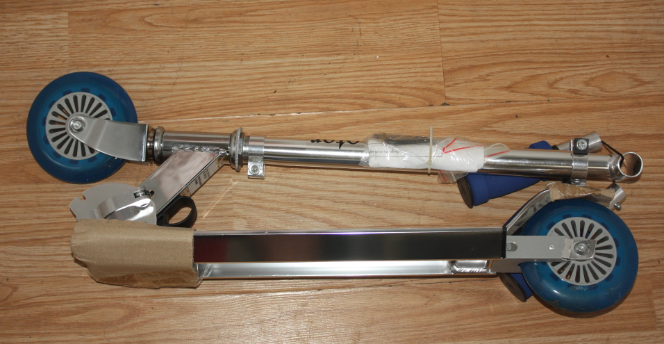 Folding kick scooter $40 obo image indicator(2)