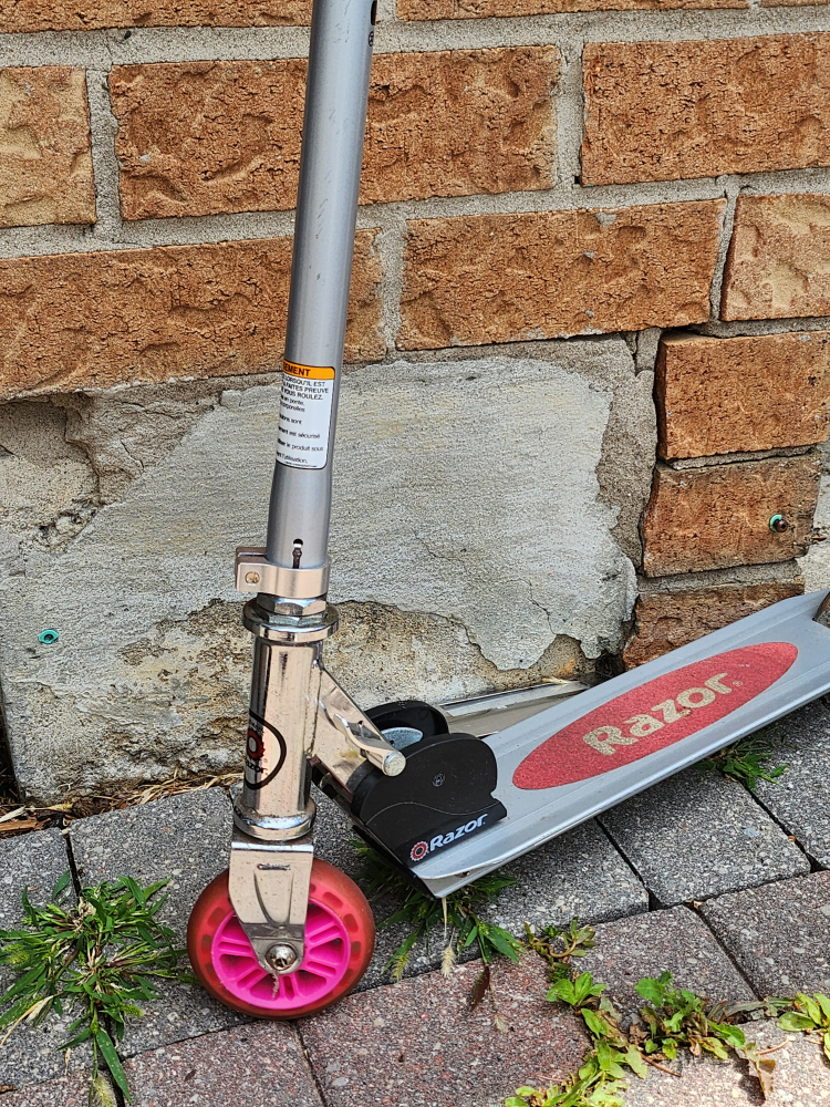 Pink Razor Scooter for Kids image indicator(2)