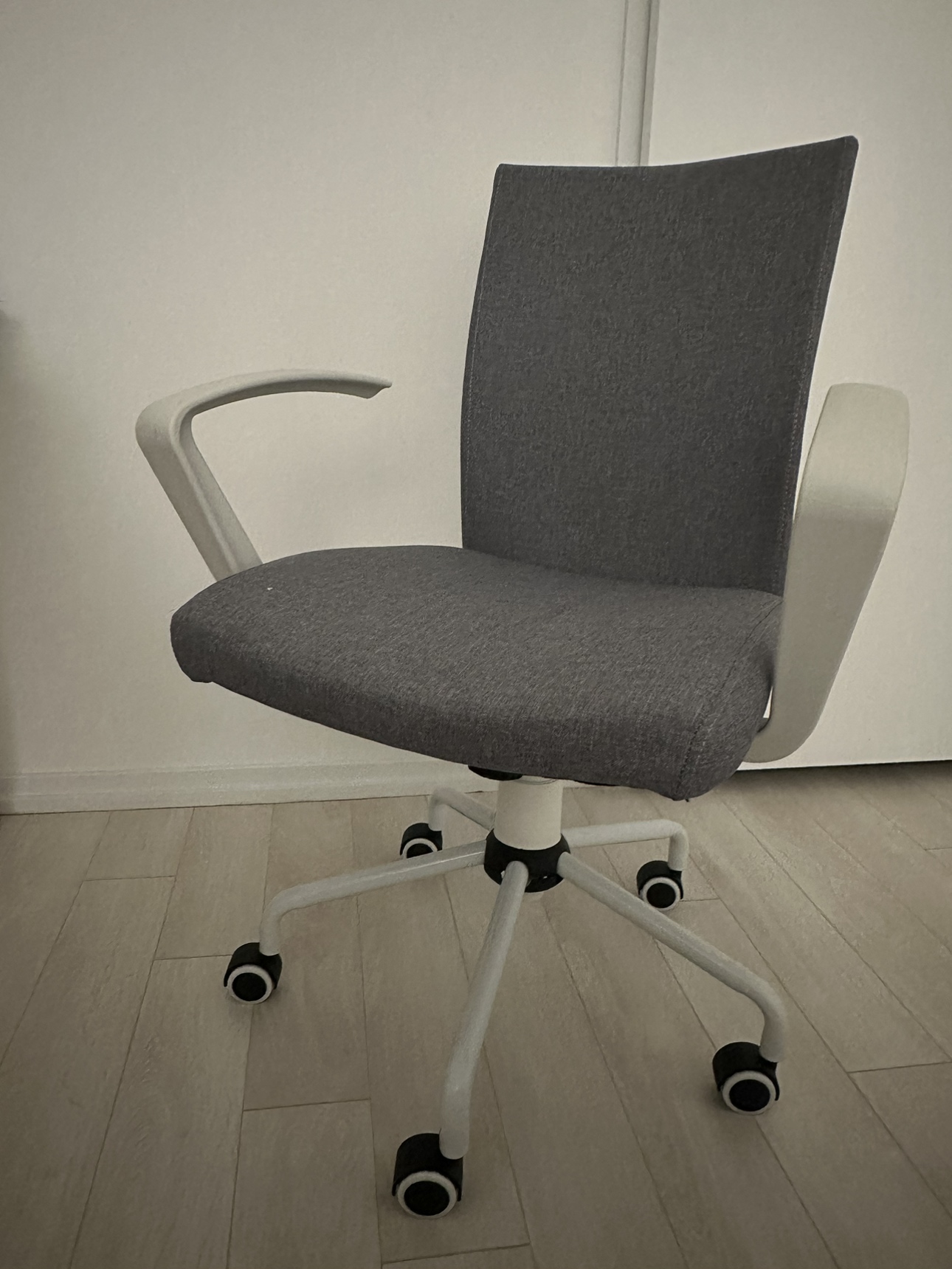 Desk chair