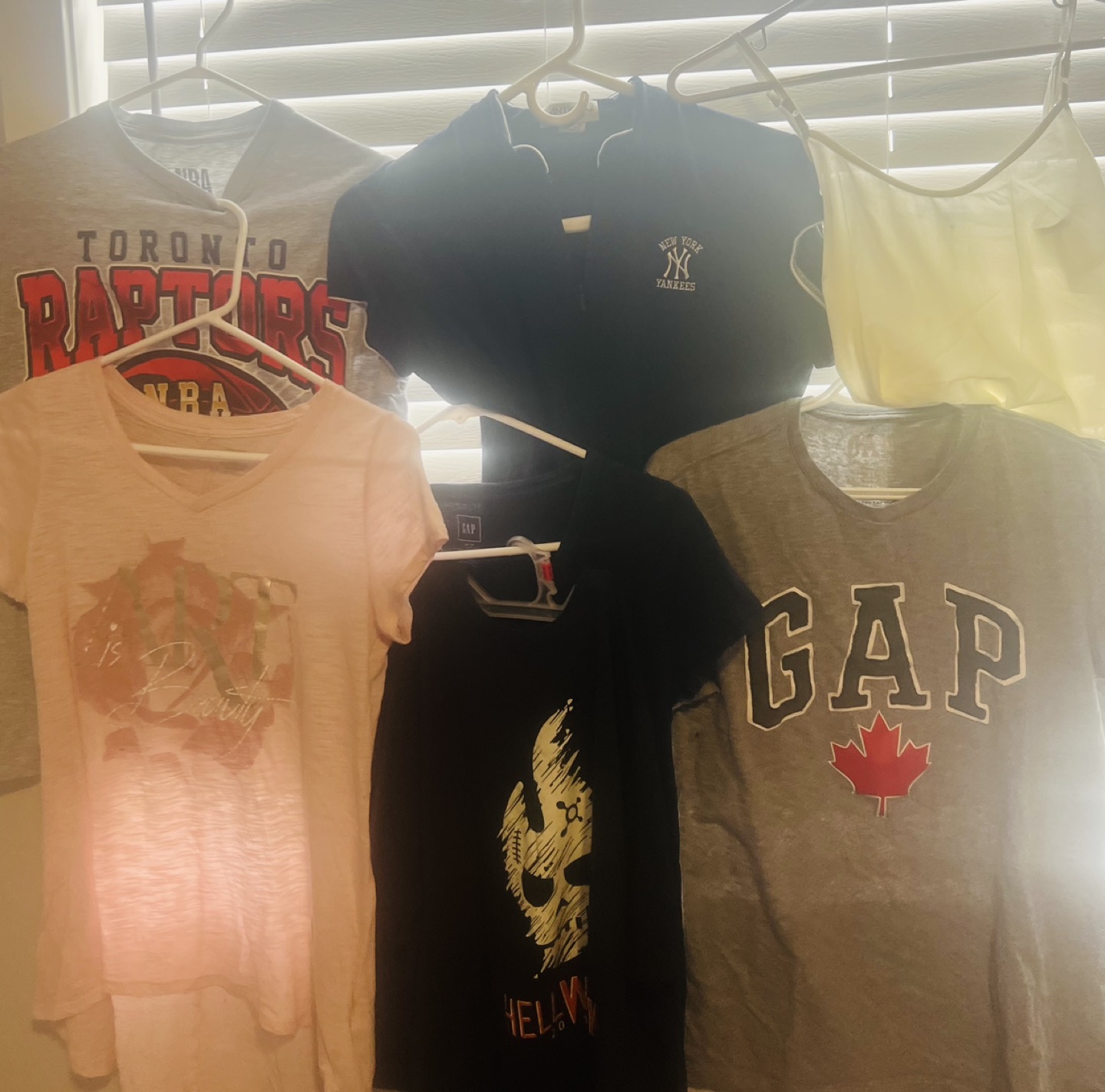 Women’s top/shirts bundle all for 💰3.00 thumbnail