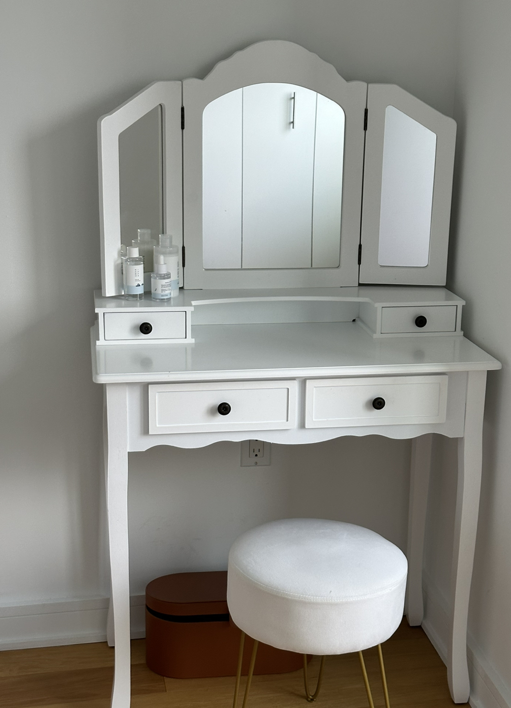Make Up Vanity AND stool (White)