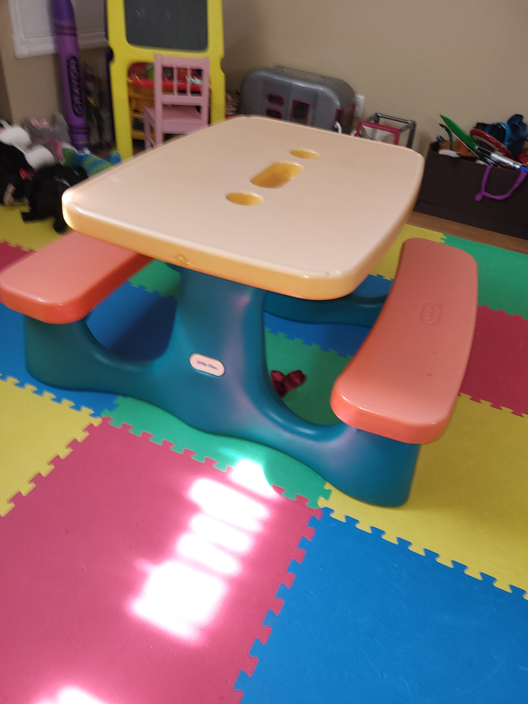 kids picnic table thumbnail