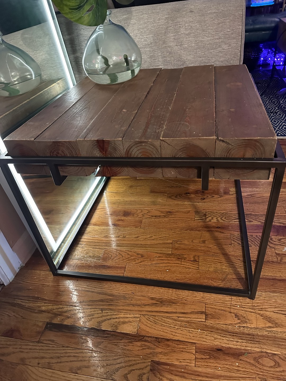 Beautiful West Elm coffee table / end table - photo 5
