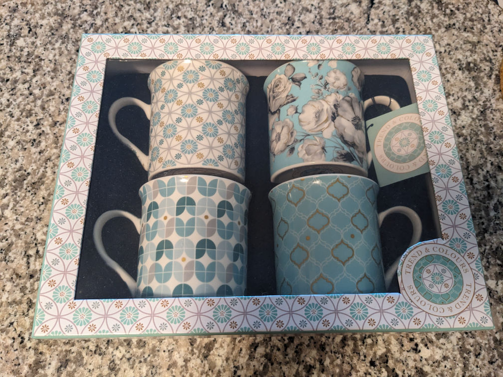 Set 4 fine China mugs 300 ml