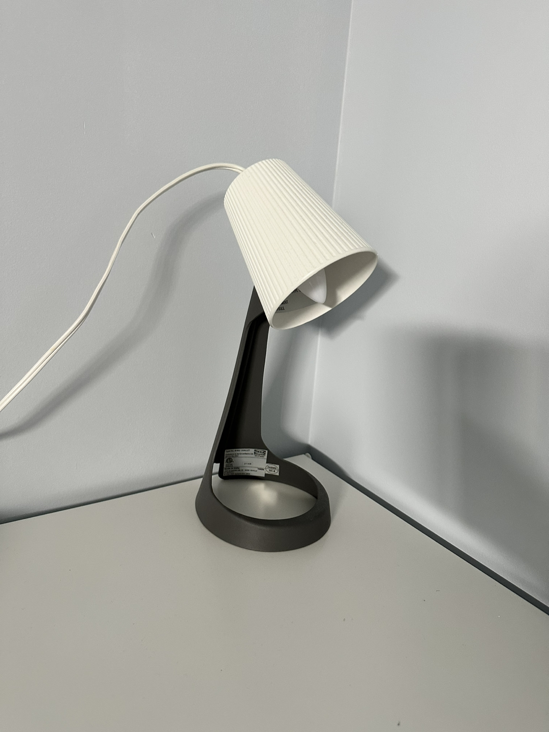 Ikea table and lamp together for $10 - photo 2
